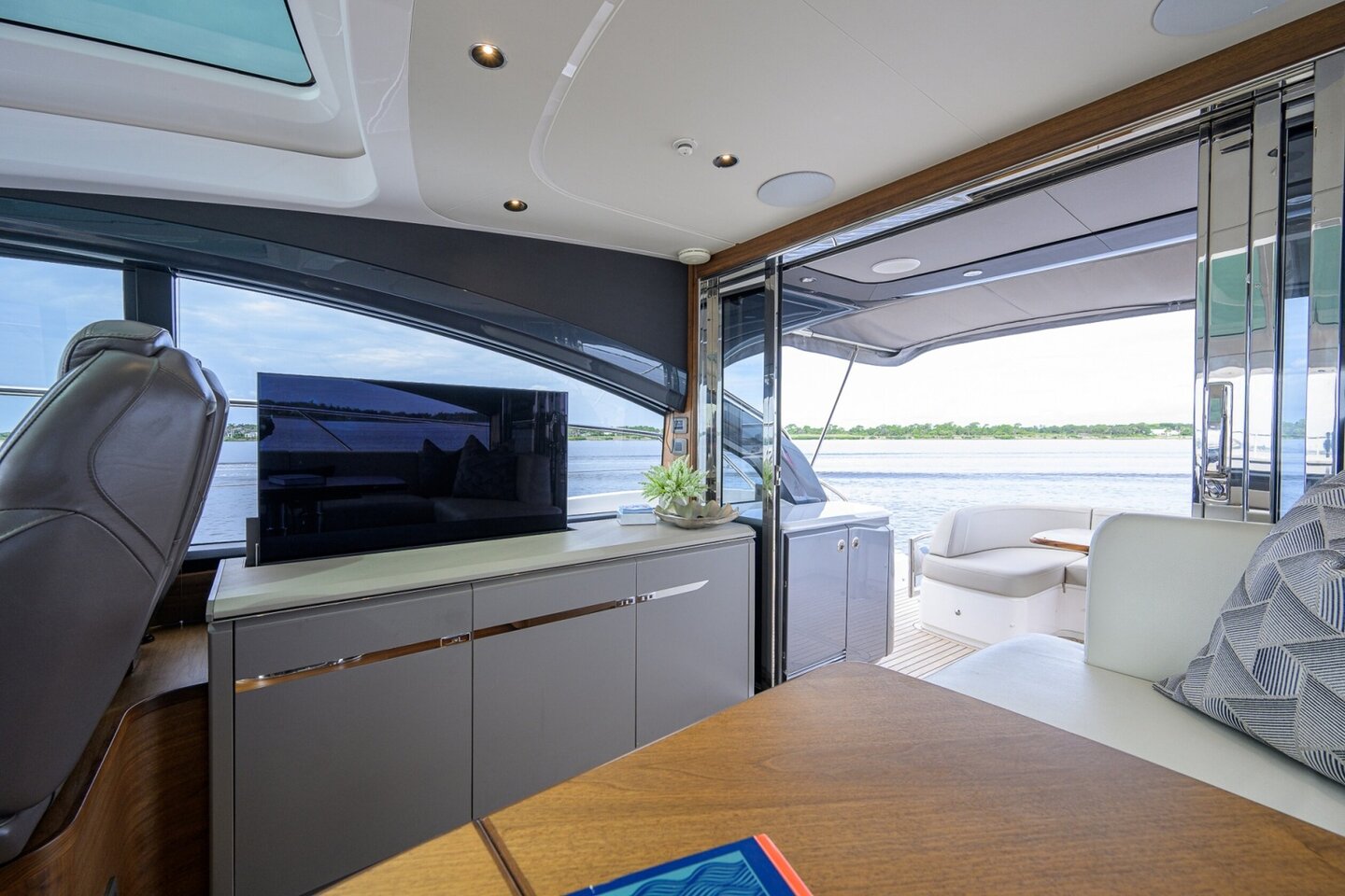 2024 Princess V50 "Crown" photo 16