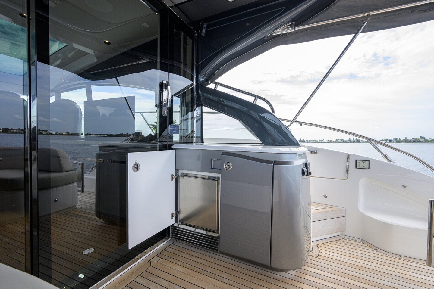 2024 Princess V50 "Crown" photo 21