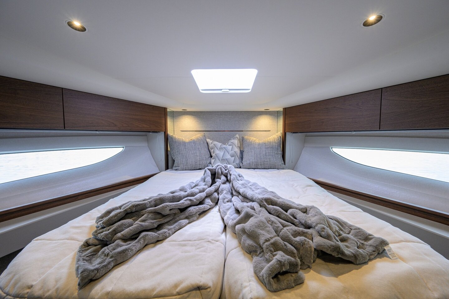 2024 Princess V50 "Crown" photo 26