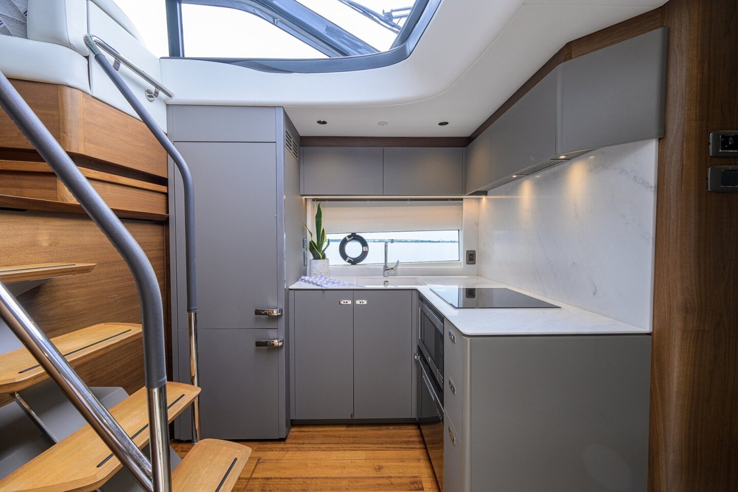 2024 Princess V50 "Crown" photo 35
