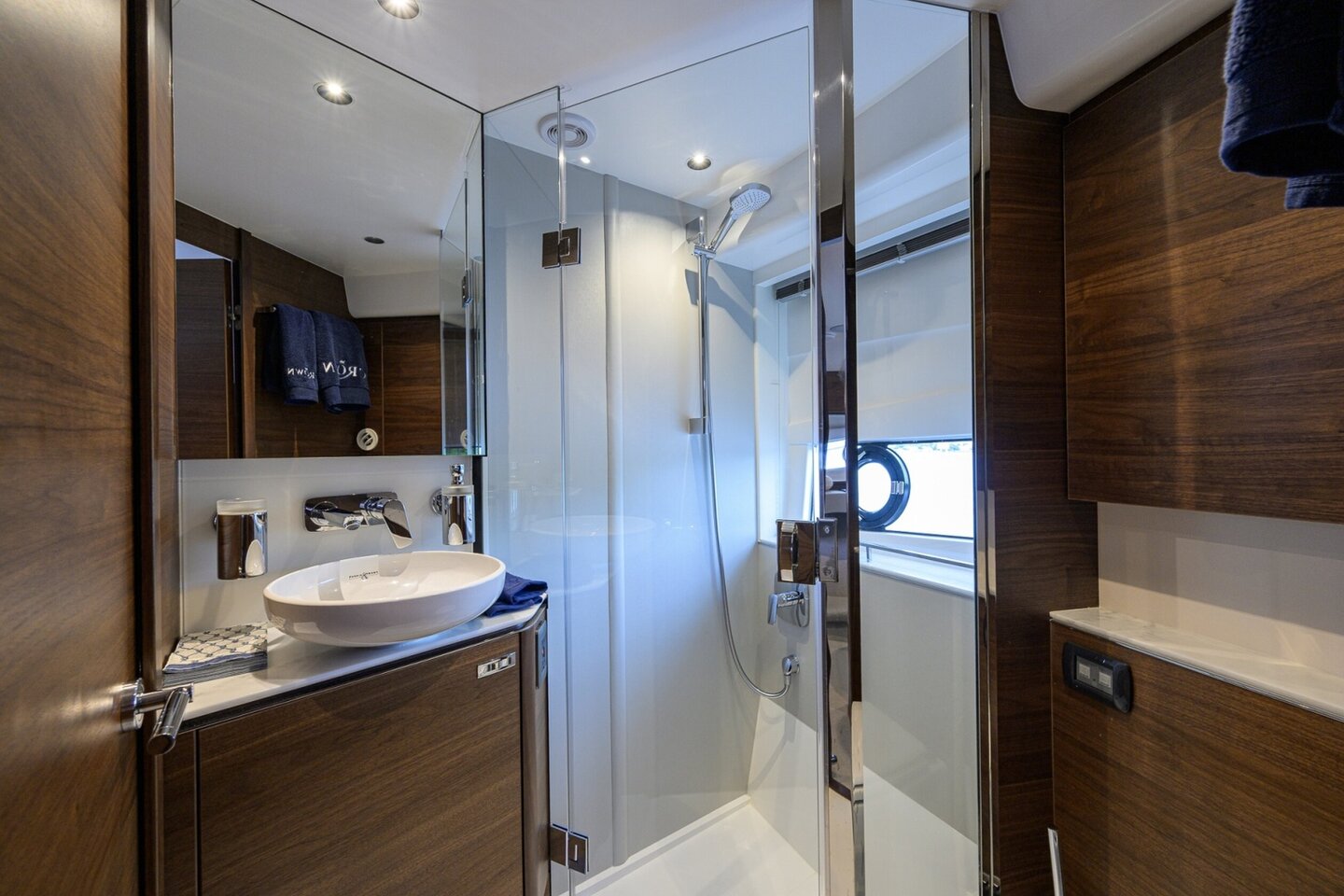 2024 Princess V50 "Crown" photo 39