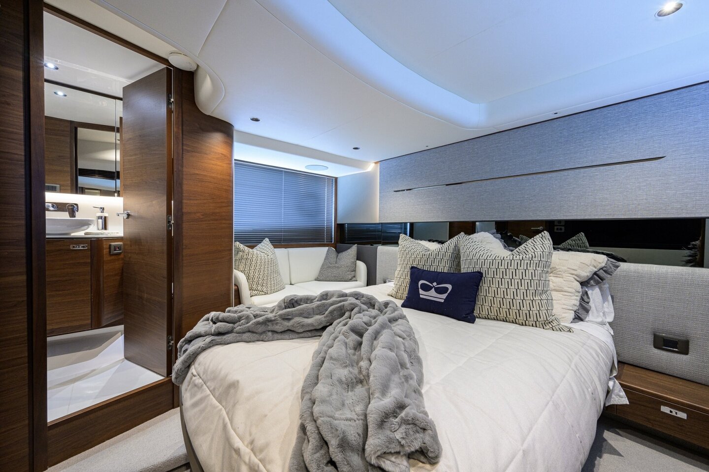 2024 Princess V50 "Crown" photo 41
